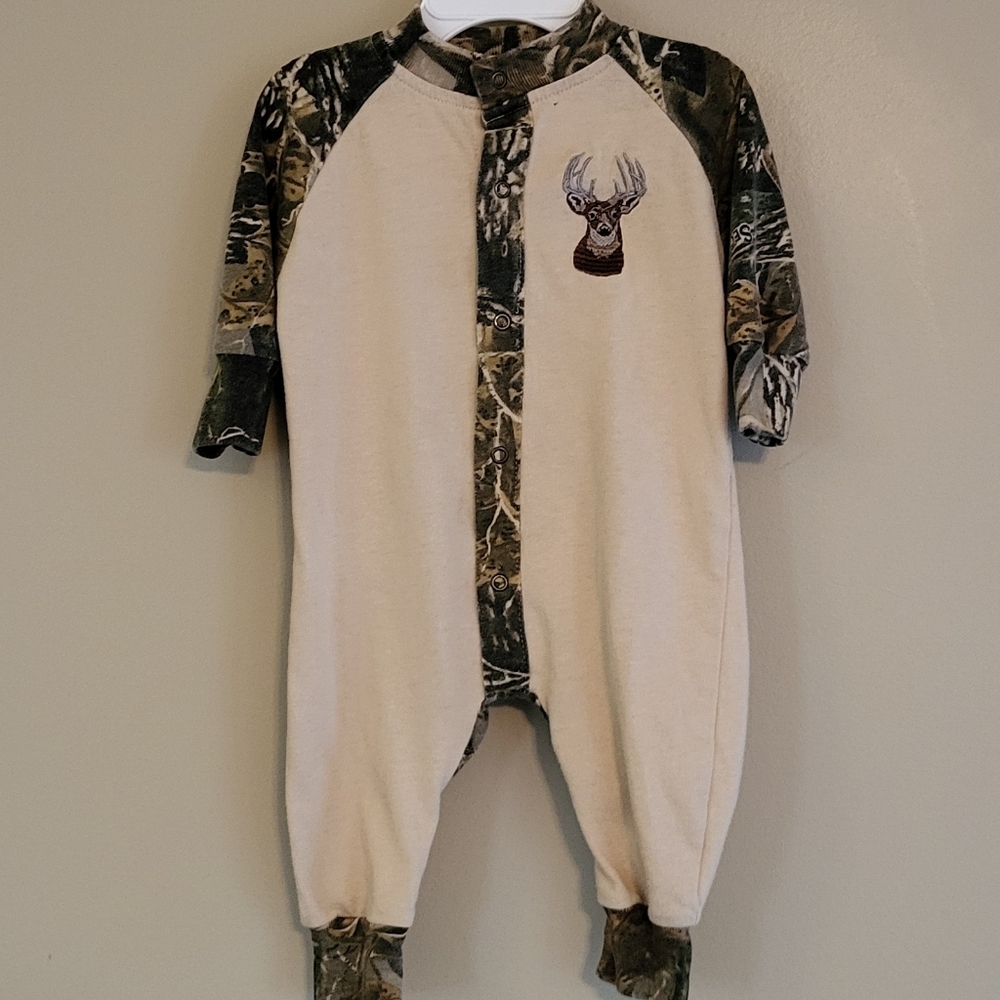 Cabela's embrodiered footless sleeper/footie